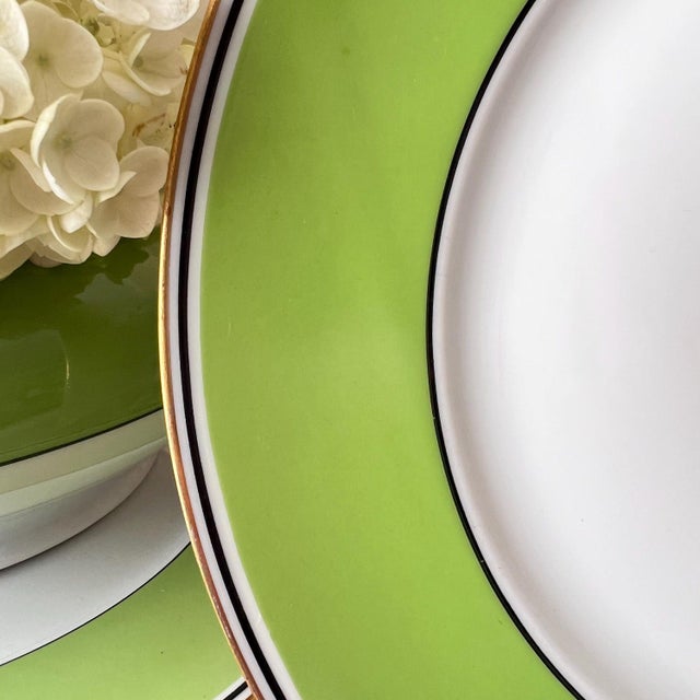 1980s 8 Ceralene “Directiore” green Limoges 10 1/4" dinner plates // A Raynaud et Cie // French porcelain // Made in France // French Empire For Sale In Kansas City - Image 6 of 10