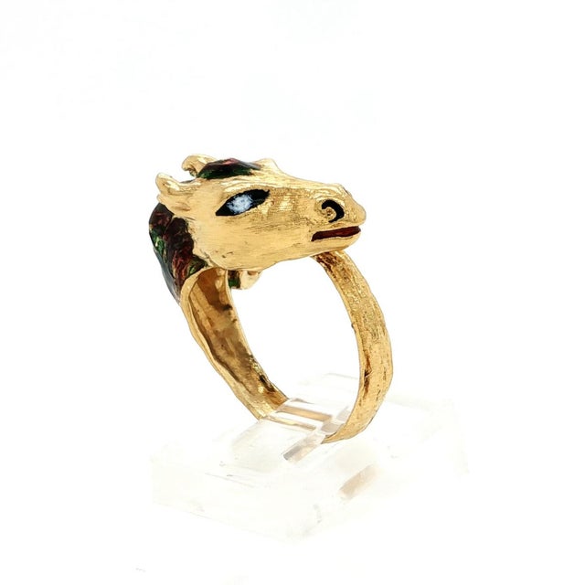 This stunning authentic vintage ring is crafted in solid 18k yellow gold and features a beautifully detailed horse motif....