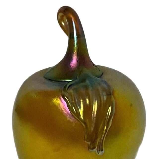 Traditional Lundberg Studios Iridescent Art Glass Apple - Signed For Sale - Image 3 of 7