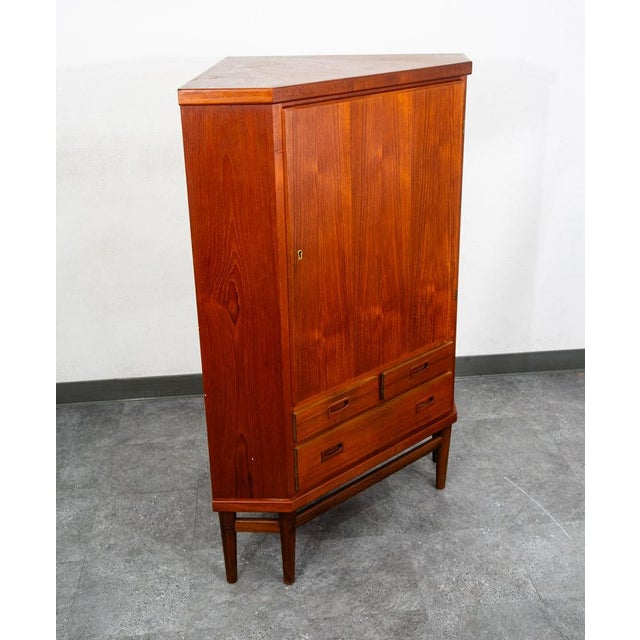 Wow! An amazingly well built extra large 1960s Danish Modern corner cabinet / bar cabinet with tons of features built in....