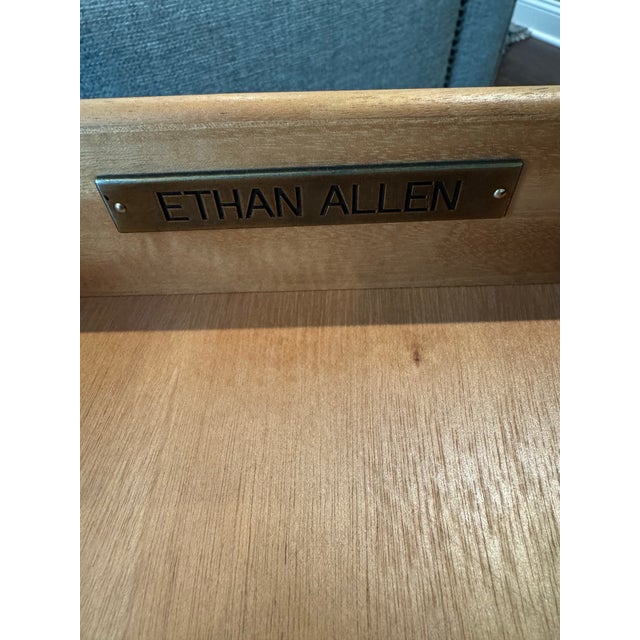 This Ethan Allen Wilshire Rent Table (Model 39-8315) is an absolute masterpiece of craftsmanship from the celebrated...