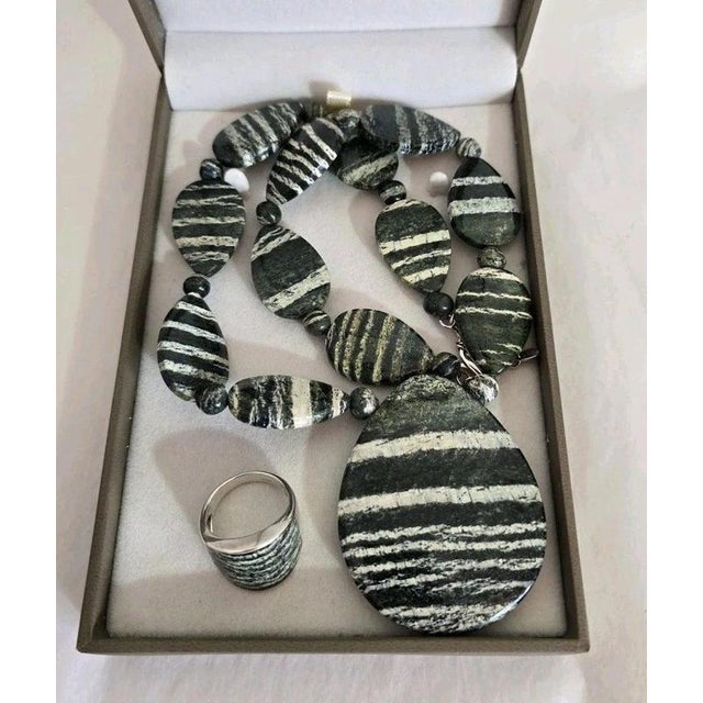 Polished Banded Agate & Sterling Silver Jewellery Set, Set of 3 For Sale - Image 4 of 18