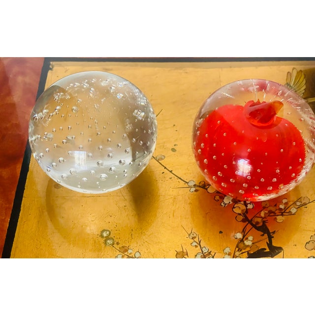 1960s Beautiful Contrast Controlled Bubbles Pair of Paperweights For Sale In Miami - Image 6 of 6