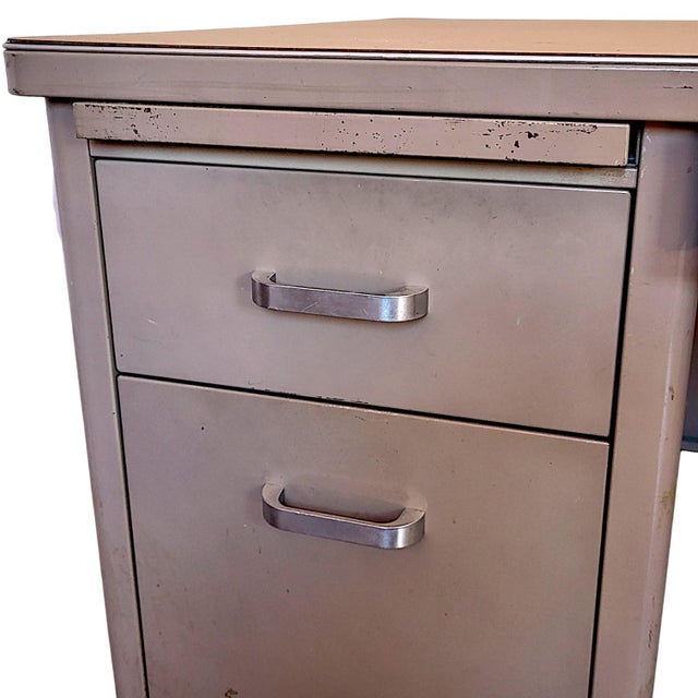 Metal 1970s McDowell & Craig Iconic Tanker Steel Home or Office Desk For Sale - Image 7 of 11