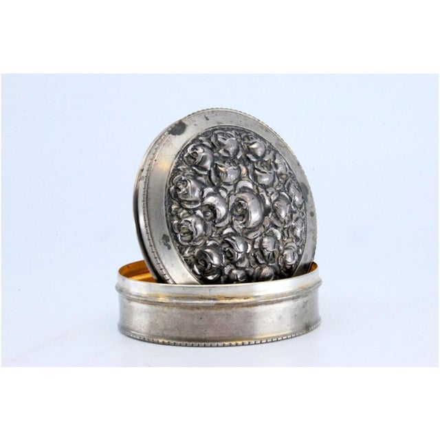 Silver Box with Rose-Shaped Relief, in Good conditions. Designed 1920 to 1949
