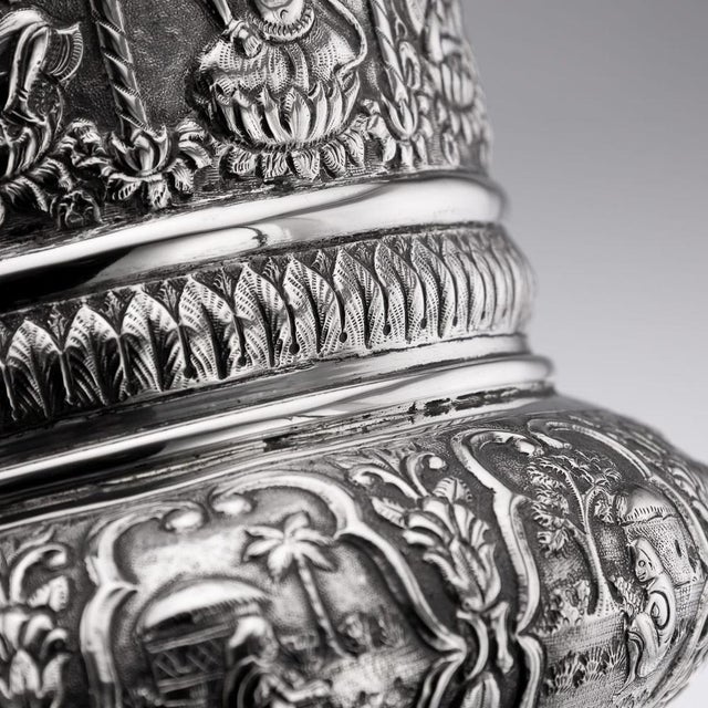 Antique 20th Century Indian Calcutta Silver Repoussé Vase from Dass & Dutt, 1900s For Sale - Image 15 of 18