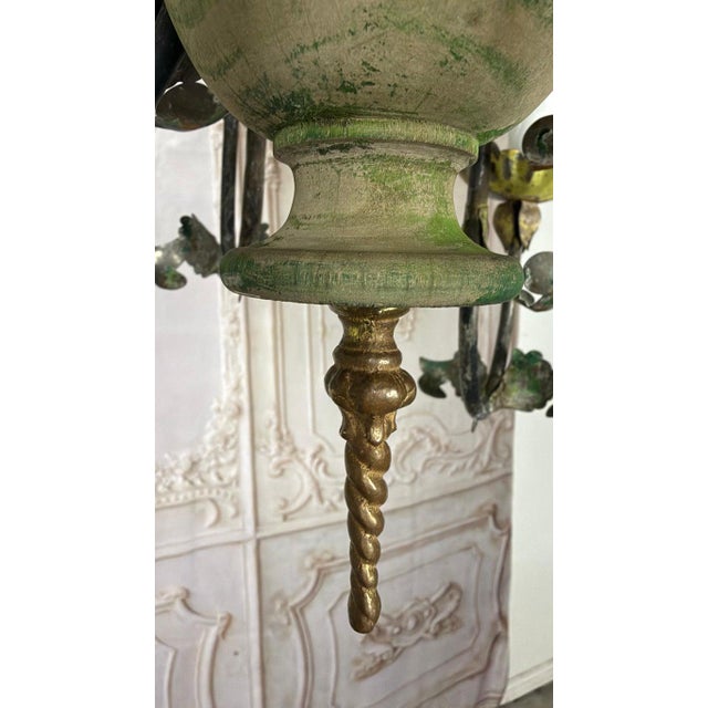 Mid 20th Century Italian Tole 10-Lights Florentine Chandelier With Original Polychrome Patina For Sale - Image 5 of 16