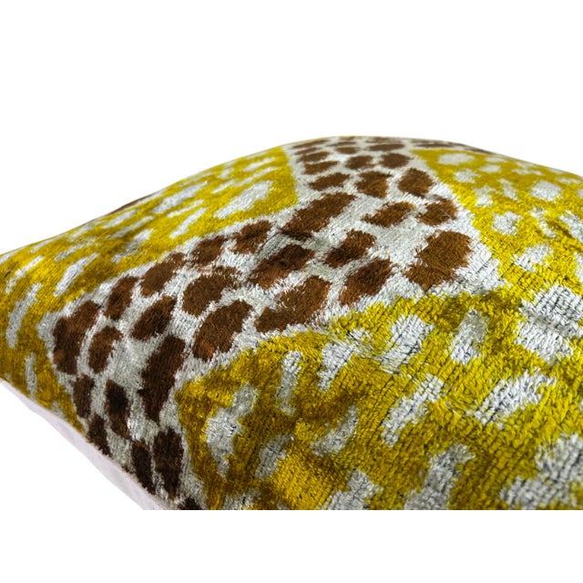 Boho Chic Silk Cushion Cover With Zigzag Speckled Design For Sale - Image 3 of 10