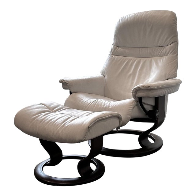 Mid 20th Century Scandinavian Ekornes Stressless Lounge Chair and Ottoman in White Leather & Rosewood For Sale