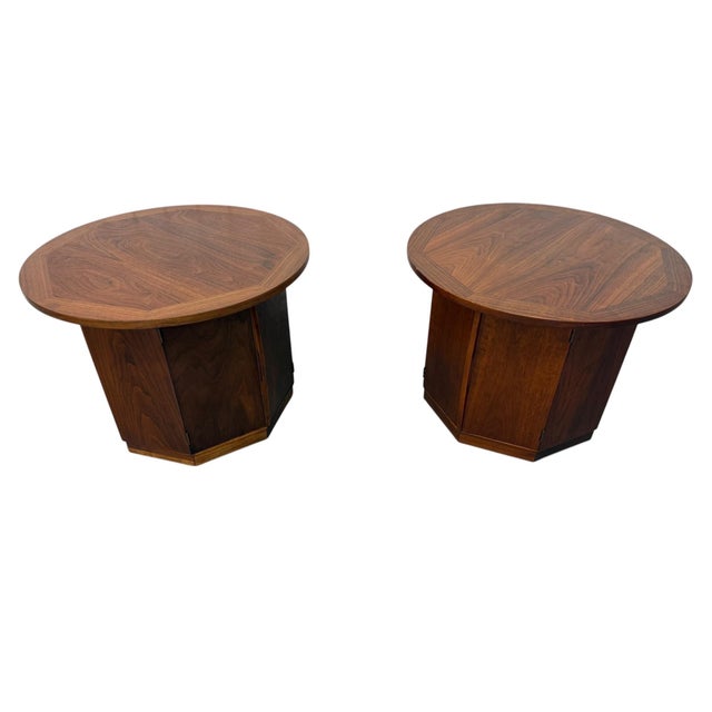 Elevate your living space with this stunning pair of Mid-Century Modern Lane walnut side tables, beautifully refinished to...