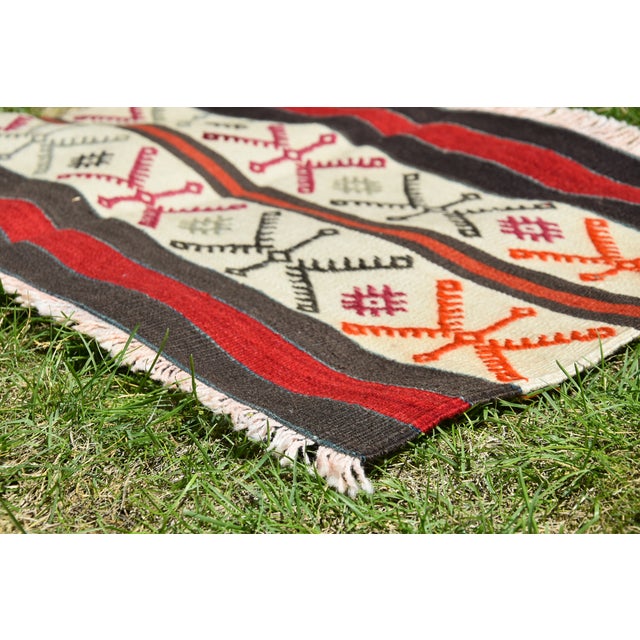 1950s Hair Band Motif Rustic Style Turkish Vintage Handwoven Kilim Rug For Sale - Image 4 of 11