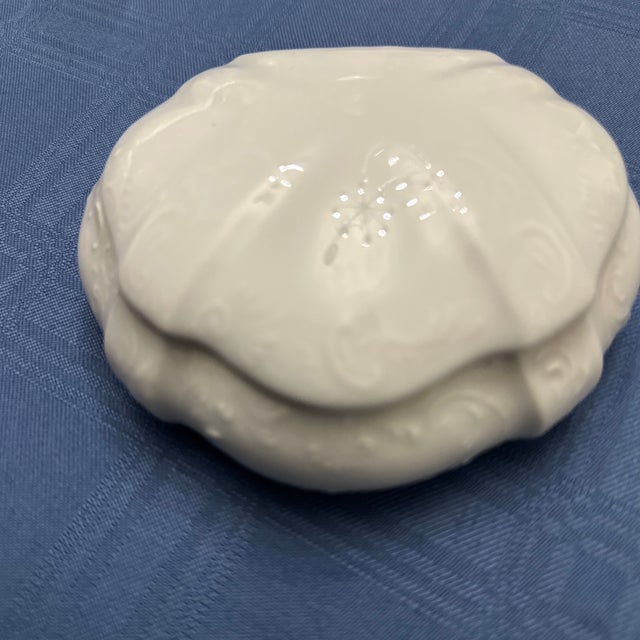 Beautiful Vintage Limoges France Scalloped Trinket Lidded For Sale In Palm Springs - Image 6 of 10