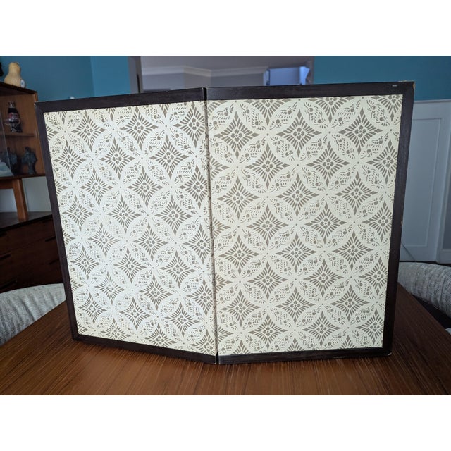 1970s Vintage Japanese 2-Panel Tabletop Byōbu Screen, Gold Leaf & Pearl Inlay Pine — 1970s For Sale - Image 5 of 7