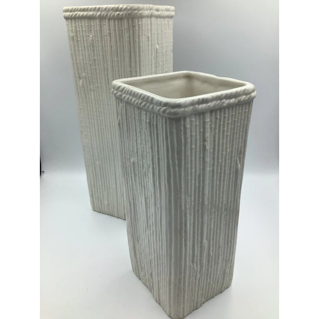 Vintage 60s White Italian Ceramic Grass Cloth Textured Square Vases in Different Sizes - Set of 2 For Sale In New York - Image 6 of 13