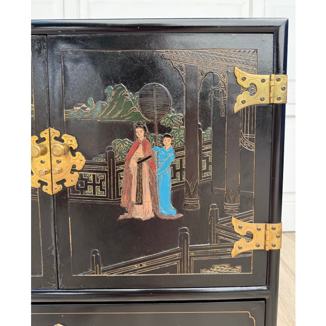 Vintage Chinese Hand-Painted Black Lacquer Chinoiserie Nightstand Side Cabinet For Sale - Image 11 of 17
