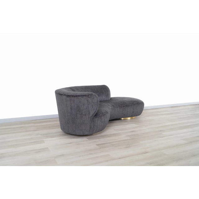 Black Mid-Century Modern Serpentine Sofa in the Style of Vladimir Kagan For Sale - Image 8 of 13