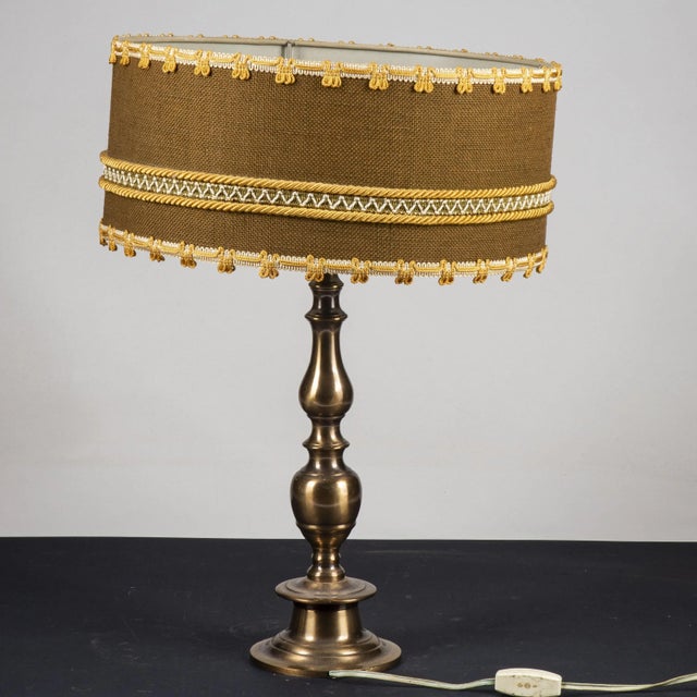 Table lamp in brass metal with circular fabric hood and low measures 37 x h h 53 category lighting 1950 dimensions size:...