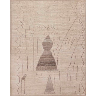 Nazmiyal Collection Minimalist Tribal Modern Moroccan Design Soft Light Color Area Rug For Sale