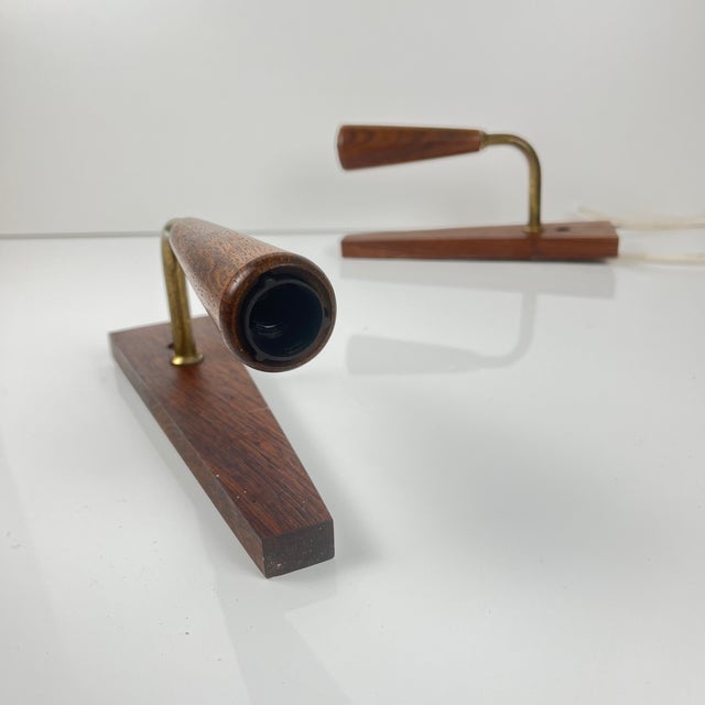 Pair of Danish wood wall sconces, 1960/70 Rosewood and brass Dimensions: 5.5 x 10 cm Height: 20 cm Vintage items, bearing...