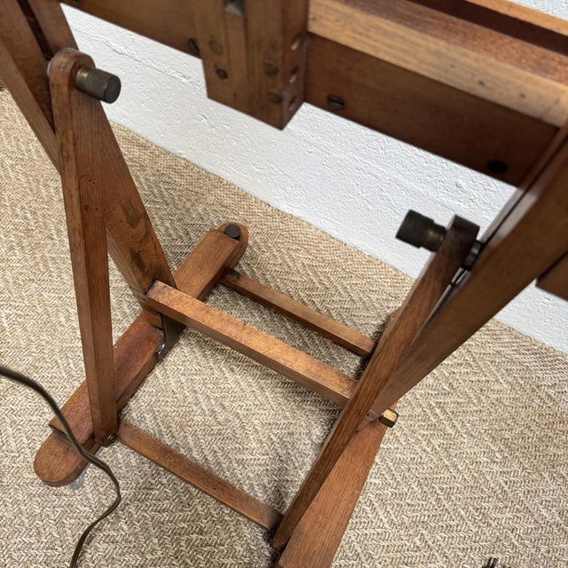 Mid-20th Century Wooden Artists Studio Easel with Integrated Lamp, 1950s For Sale - Image 17 of 18