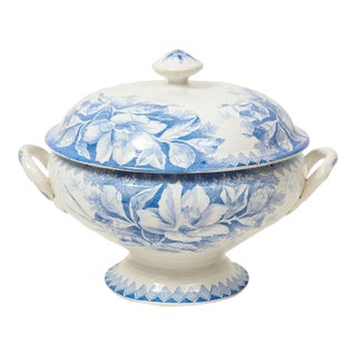 Late 19th Century Traditional Creil-Montereau Blue and White Faience Transferware Covered Tureen For Sale