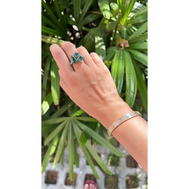 2020s Set in 18k Matte Gold, 5.90 Carats Zambian Emerald & Diamonds Three Stone Ring, Size 6.5 For Sale - Image 5 of 9