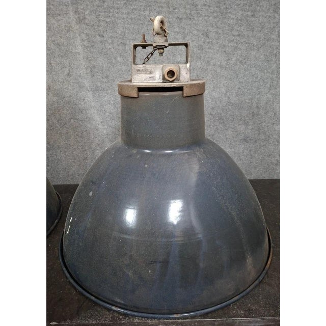 20th Century Industrial Pendant Lights in Enameled Sheet Metal, Set of 2 For Sale - Image 5 of 8