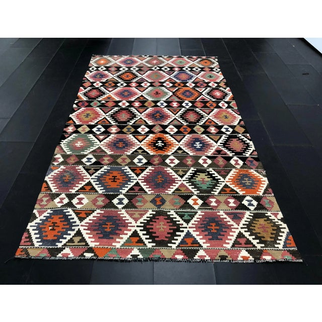 1960s Vintage Turkish Rustic Handwoven Kilim Rug- 4′11″ × 8′10″ For Sale - Image 11 of 11