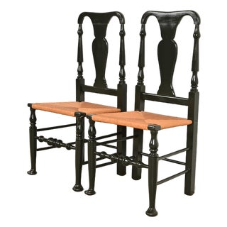 Eldred Wheeler Queen Anne Black Lacquered Side Chairs or Dining Chairs With Rush Seats, Pair For Sale