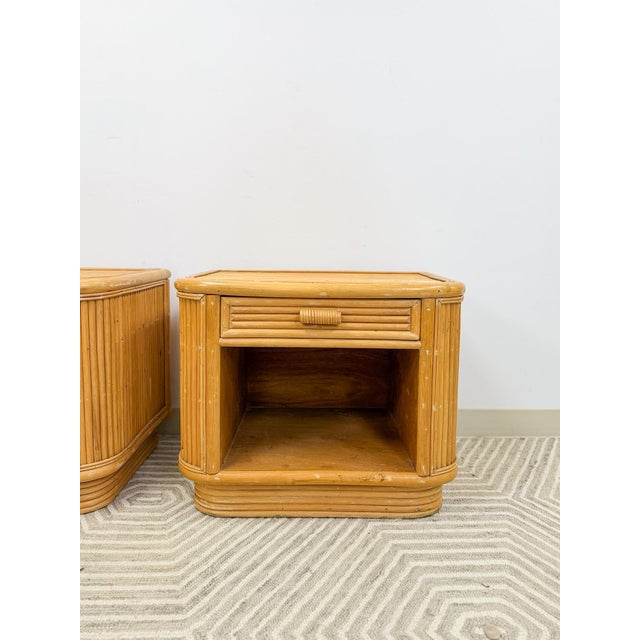 Mid 20th Century Pair of Blonde Ribbed Pencil Reed Rattan Nightstands Coastal Hollywood Regency For Sale - Image 4 of 11