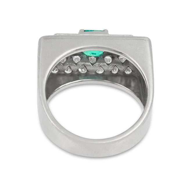 Mid 20th Century Retro Emerald Diamond Platinum Tank Ring, Size 6 For Sale In Los Angeles - Image 6 of 6