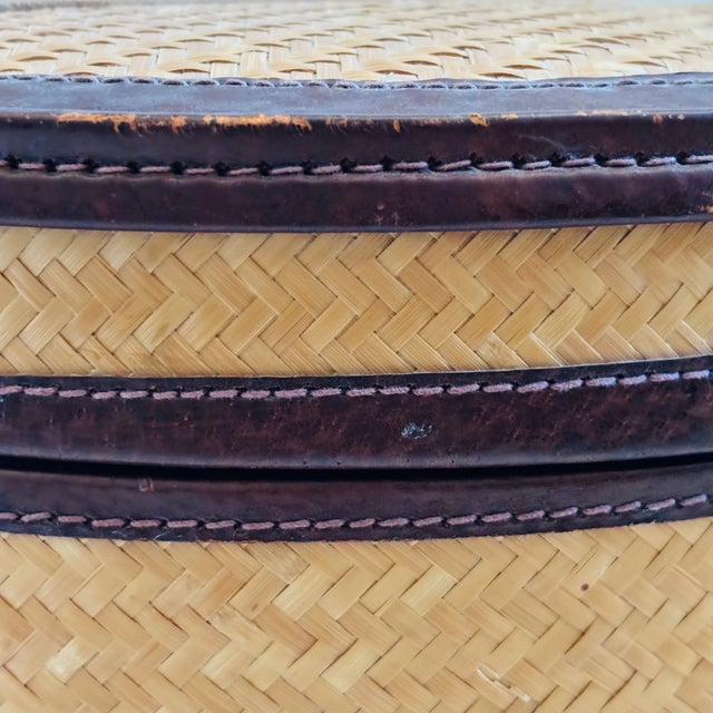 Vintage Circular Wicker and Leather Suitcase - Vintage Luggage, Travel Bag For Sale - Image 14 of 16