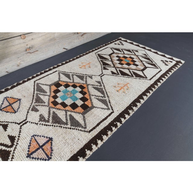 White Vintage Turkish Oushak Handmade Wool Cotton White Runner Rug For Sale - Image 8 of 11