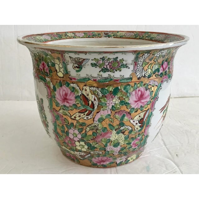 Rare Rose Medallion small cachepot for interiors or outdoors. This planter has a fabulous decoration all around them so...