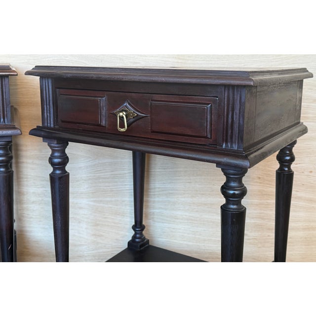 1900-1909 Pair of Spanish Nightstands With One Drawer and Low Shelve and Fluted Legs For Sale In Miami - Image 6 of 10