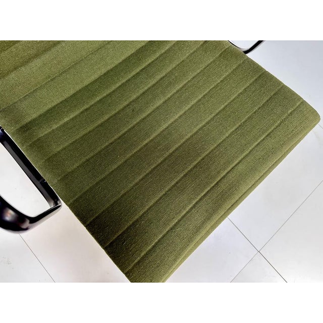 Black Early Edition EA 208 Swivel Side or Dining Chair with Black Aluminum Frame by Charles & Ray Eames for Herman Miller / Vitra, 1960s For Sale - Image 8 of 18