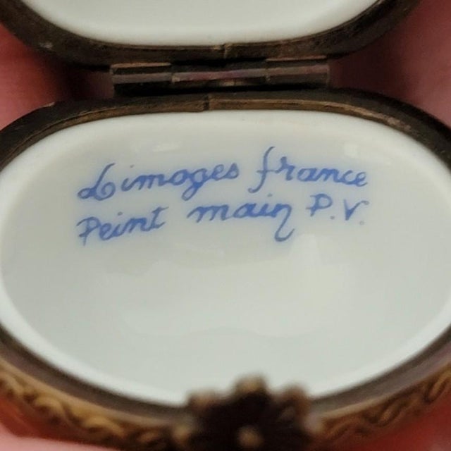 1990s Vintage Limoges France "Peint Main" Tomato Box With Flower Clasp For Sale - Image 5 of 6