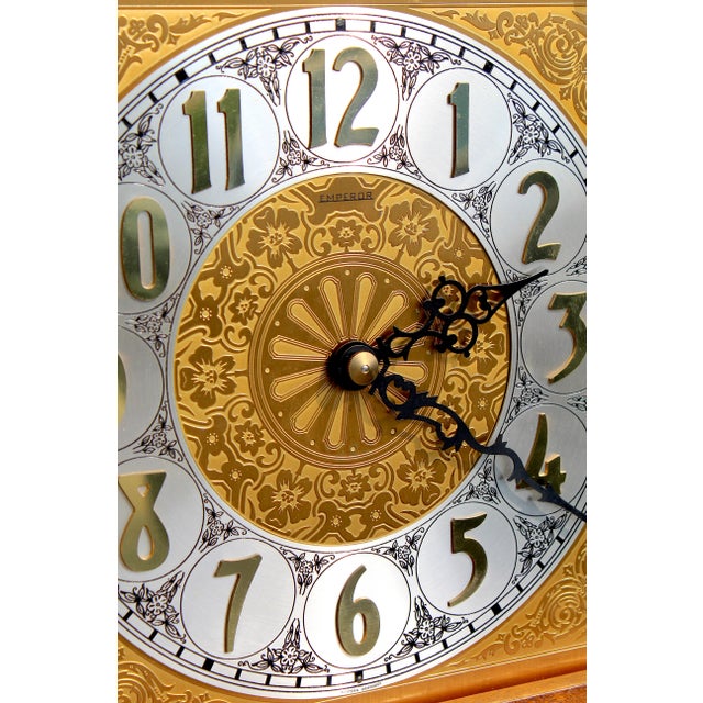 Brown Vintage 1970s Emperor Clock Co. “Cambridge” Model 300 Grandfather Clock – Excellent Working Condition For Sale - Image 8 of 15