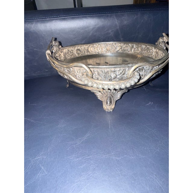 1880s Meriden Aesthetic Movement Quadruple Silver Plate Bride’s Cake Basket For Sale In Baton Rouge - Image 6 of 7
