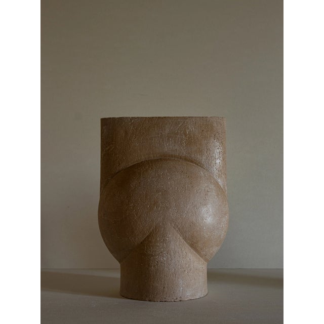 The SAGOMAE collection takes inspiration from the union of local materials and simple shapes. The clay and raku artefacts,...