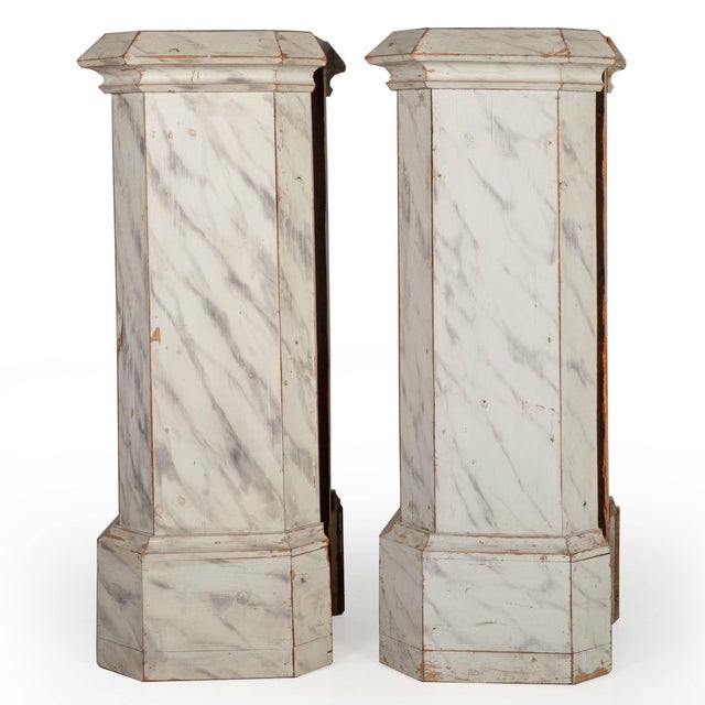 Early 20th Century Pair of Faux-Marble Painted Pine Columns, Early 20th Century For Sale - Image 5 of 17