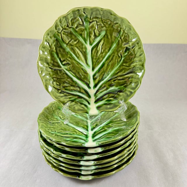 Traditional Portuguese Belo Olive Green Cabbage Leaf Plates, S/8 – 1930-1950 For Sale - Image 3 of 12