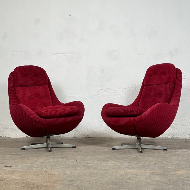 1960s Vintage Burgundy Swivel Chair from Up Závody, 1960s For Sale - Image 5 of 11