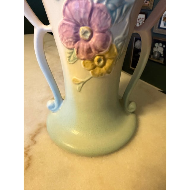 Vintage Hull Art Pottery Art Deco Dogwood Vase #510-10 1/2 ca.1940s For Sale - Image 6 of 12
