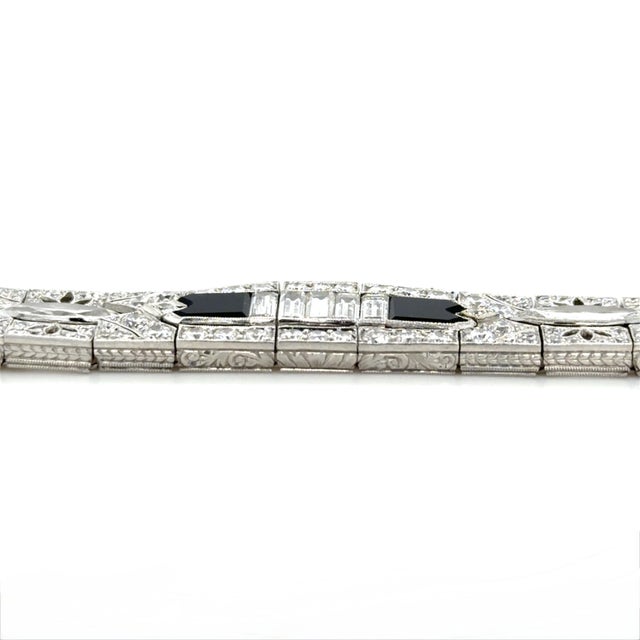 1920s 1920s Art Deco, 15.50 Carats Diamond and Onyx Bracelet, Platinum For Sale - Image 5 of 6