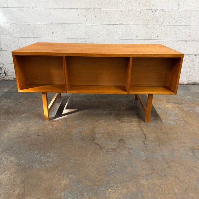 Danish Mid Century Modern Oak Executive Desk With Bookshelf Back, 1960s - In the Manner of Kai Kristiansen For Sale In New York - Image 6 of 11