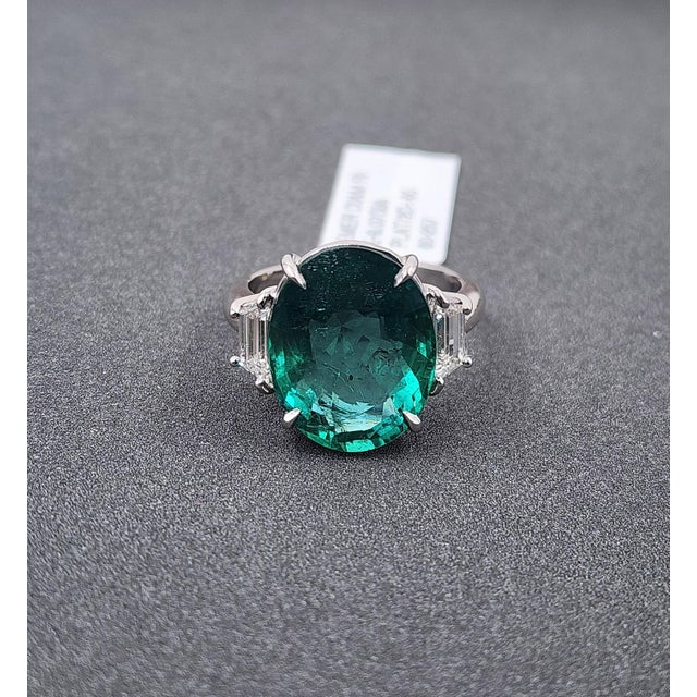 9.07 Ct Gia Certified Natural Zambian Emerald & Diamond Ring, Size 7 For Sale - Image 4 of 9