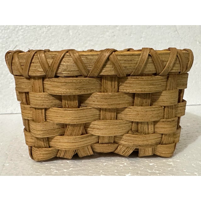Late 20th Century Vintage 1980s Small Woven Wicker Light Natural Colored Napkin Basket For Sale - Image 5 of 11