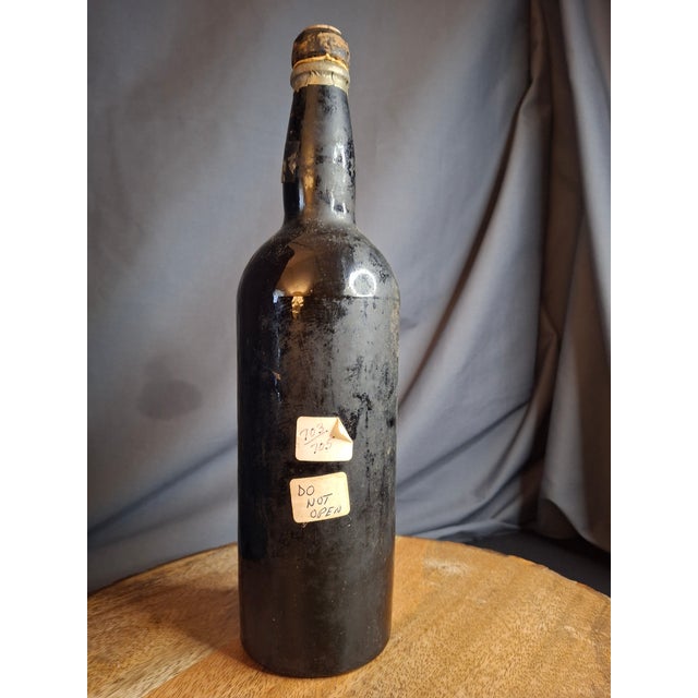 **This is an empty, secondary-market display piece.** This hand-blown vessel exhibits the heavy, dark-tinted glass and...