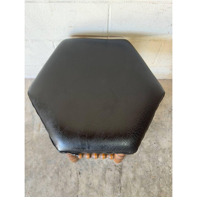 1970s Black Leather Oak Ottoman With Nailhead Trim Spindle Legs Vintage Mid-Century Modern 1970s For Sale - Image 5 of 10